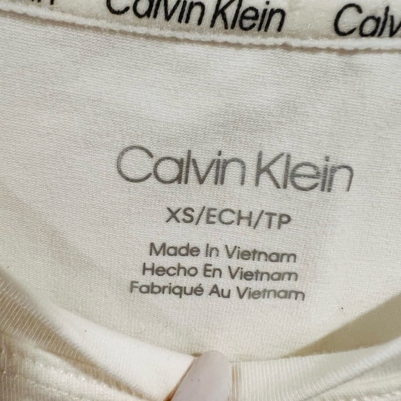 🔥Calvin Klein TShirt🔥 - Picture 4 of 9